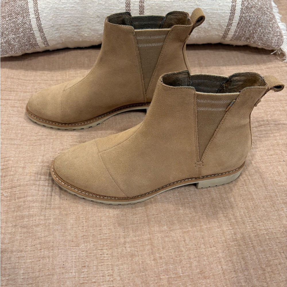 TOMS Suede Chelsea Boots in Tan